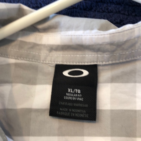 Long sleeve button down - Picture 2 of 2